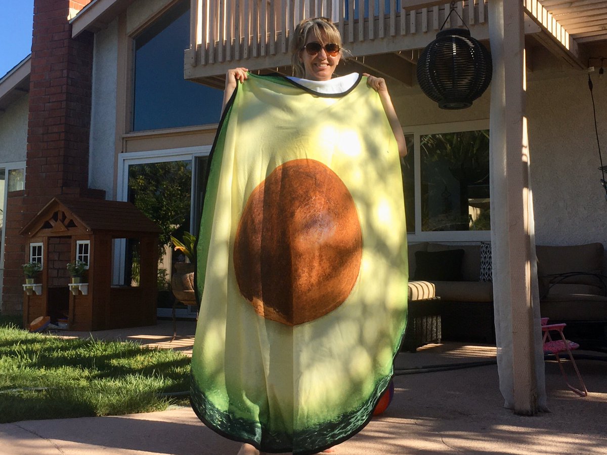 lorilavado's tweet photo. Serious Avocado gator spirit going on in my house! Thanks to Amelia and jemima for this gem last year. 🥑 😎❤️@lorilavado @AvocadoPTA @avocadogators @CajonValleyUSD #AVOSpirit https://t.co/R6zMJywOlU