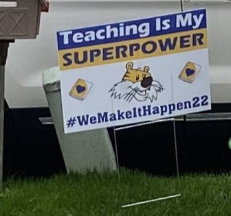 ncar16's tweet photo. An amazing gesture from our administration.. a drive by for teacher appreciation day ❤️#blessed @MLDonath @MJSIMPSON01 @ChrisESerrano @staceyrappaport @SIBOD31 @vgallassio https://t.co/GYoYnFuIEw