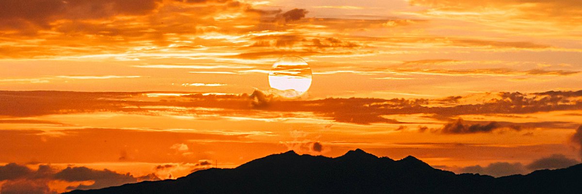 SambaVallarta_'s tweet photo. Cada atardecer es diferente. Una perspectiva diferente. Un momento diferente. Solo nos basta apreciarla un segundo y recordarla una vida. 😀⁠
.⁠
.⁠
#SambaVallarta #Atardecer #Landscape #Playa #Sunset https://t.co/Ckh9Sx72PW