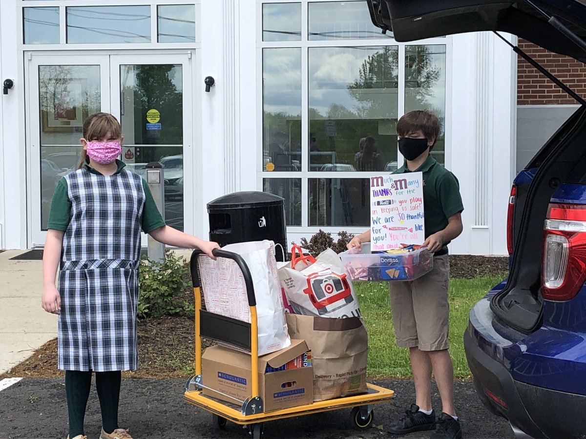 ANS_Eagles's tweet photo. Happy to be of service to #HealthcareHeroes, the #nurses at @CharlesRegional. Thank you #anseagles for your delicious donations in honor of #NationalNursesDay! https://t.co/ZqCodaTMLY