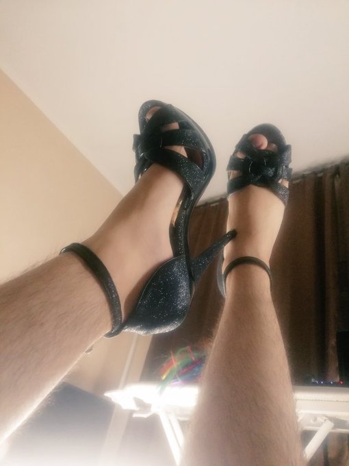 My legs. Do you like guys on heels? 👠  #hairy #legs #heels #ftm #queer https://t.co/uUiVQK4HSE<a href="/tag/hairy"class="tags">#hairy</a><a href="/tag/legs"class="tags"><span>#legs</span></a><a href="/tag/heels"class="tags"><span>#heels</span></a><a href="/tag/queer"class="tags"><span>#queer</span></a><a href="/tag/ftm"class="tags"><span>#ftm</span></a>