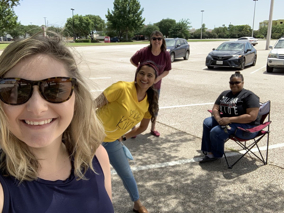 Liz_Earhart's tweet photo. @JSES_Stallions 3rd grade teachers together again for {a socially distant} lunch! 🤍 https://t.co/mGPnYqLCG6