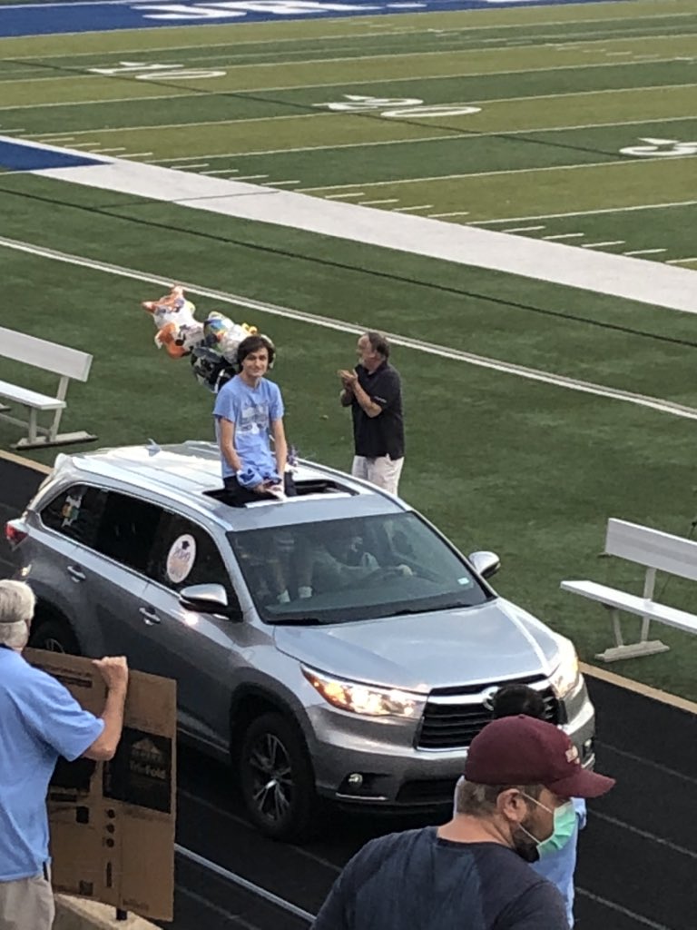 SLUHBASEBALL's tweet photo. An awesome recognition of the SLUH Class of 2020 at the Driving of the Bills. Good to see these guys again whether it be driving baseballs or driving cars. #WeWillRememberYou2020 https://t.co/PU9fYwTtft