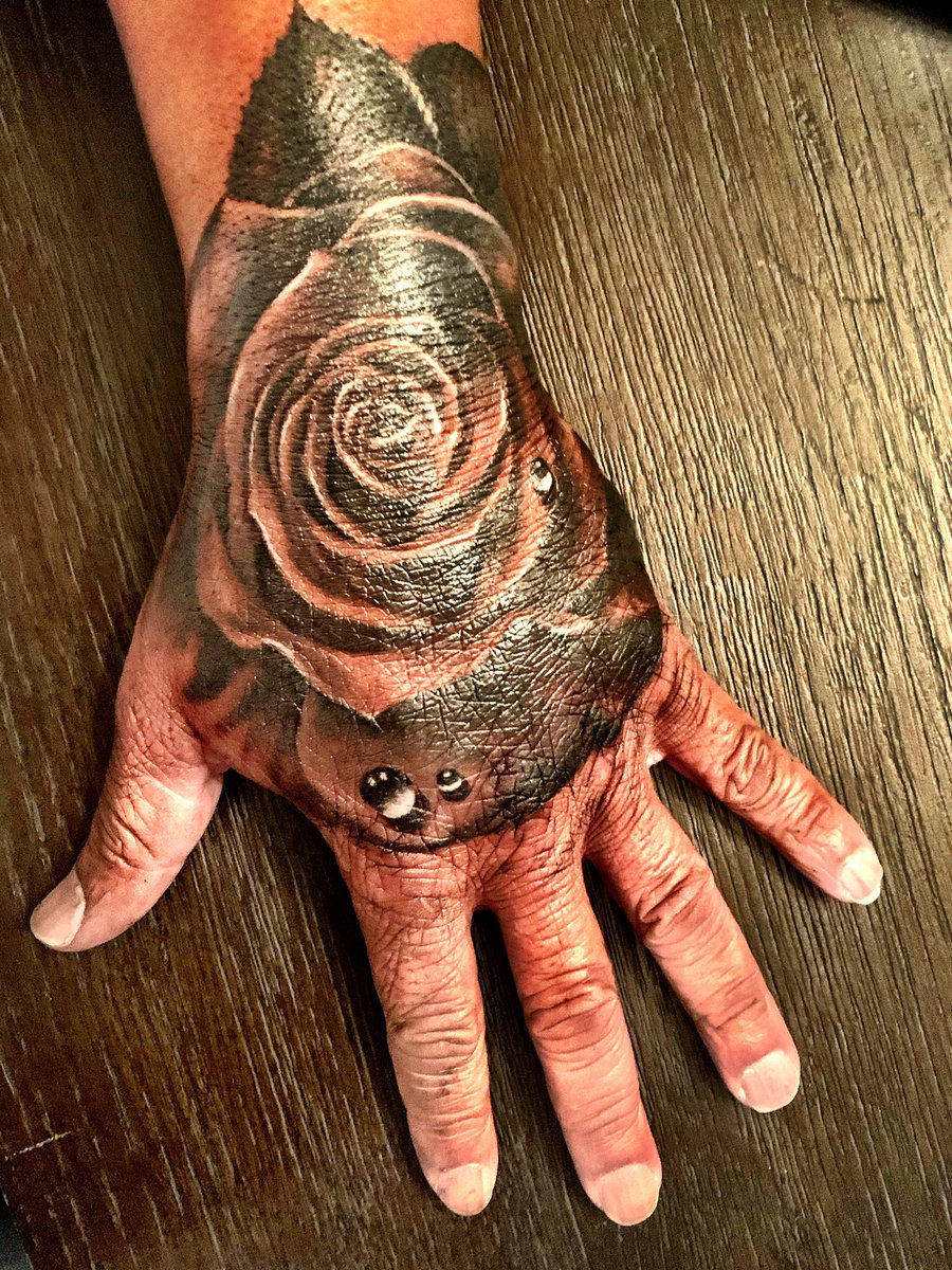 djsevere's tweet photo. New ink .....๐น good looks @andrestattoos ๐ #rosetattoo #newbeginnings #Pasadena #Vibes #tattoolifestyle @royalmitz on the ๐๐๐พ #Watchthemix https://t.co/ueGvExt94P