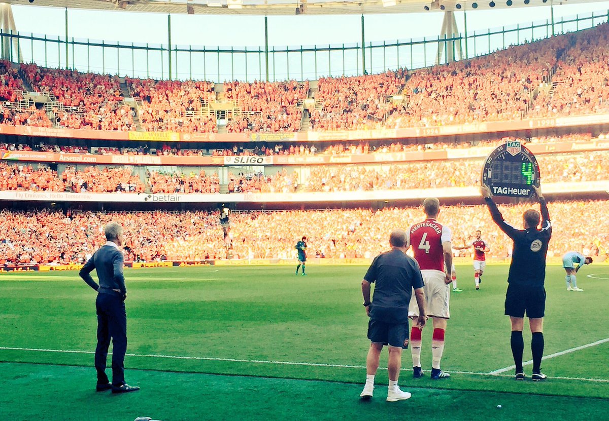 One photo - 3 Arsenal Legends 🔴⚪️ #MerciArsene