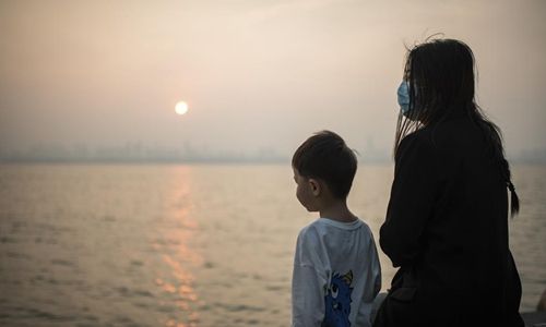 globaltimesnews's tweet photo. People enjoy the sunset scenery by Donghu Lake in Wuhan, Central China's Hubei Province. https://t.co/zmV00SBSaT https://t.co/94OYZdcPGx
