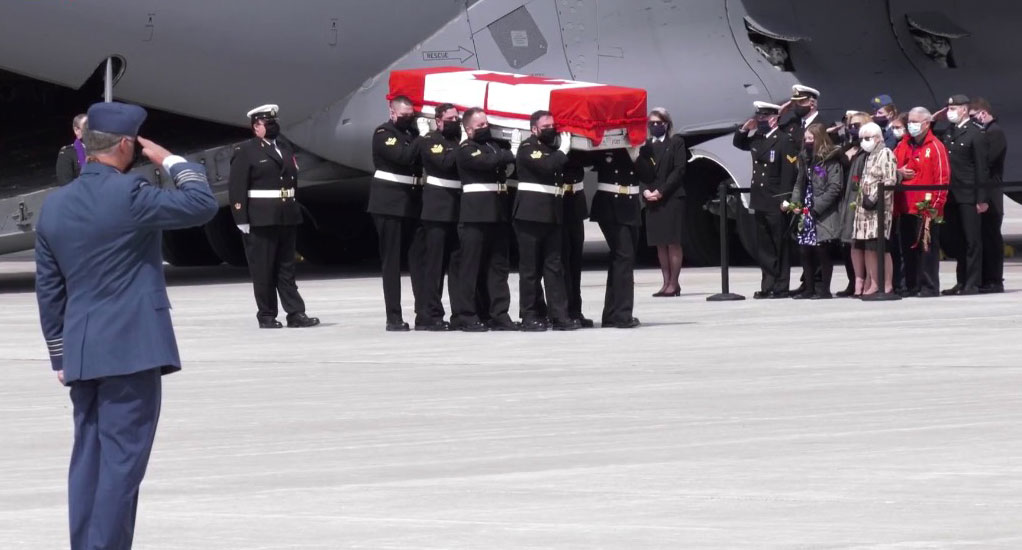 RCMPONT's tweet photo. We were at CFB Trenton today to honour 6 @CFOperations heroes lost: Sub-Lt. Abbigail Cowbrough, Capt. Brenden Ian MacDonald, Sub-Lt. Matthew Pyke, Capt. Kevin Hagen, Capt. Maxime Miron-Morin and Master Cpl. Matthew Cousins - Rest in Peace. Photo credit: @CanadianForces ^JT https://t.co/A1ip86yyeL