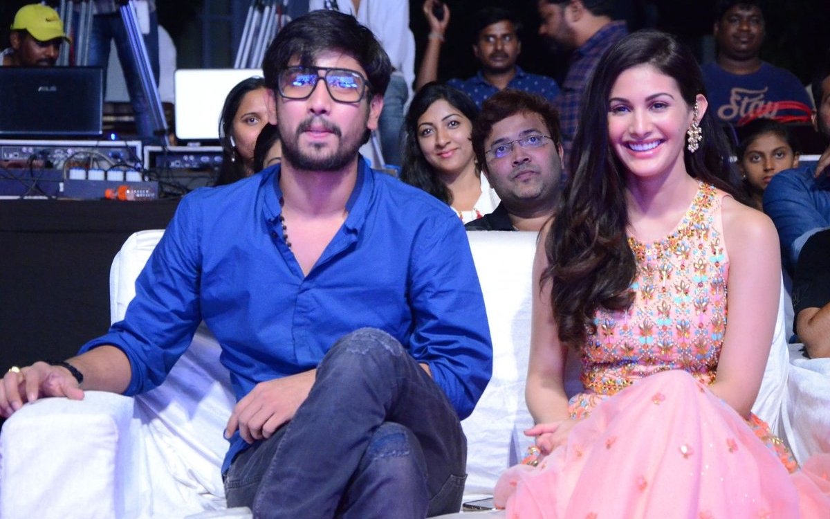 Wishing A Very Happy Birthday To our Beautiful Actress Amyra Dastur   