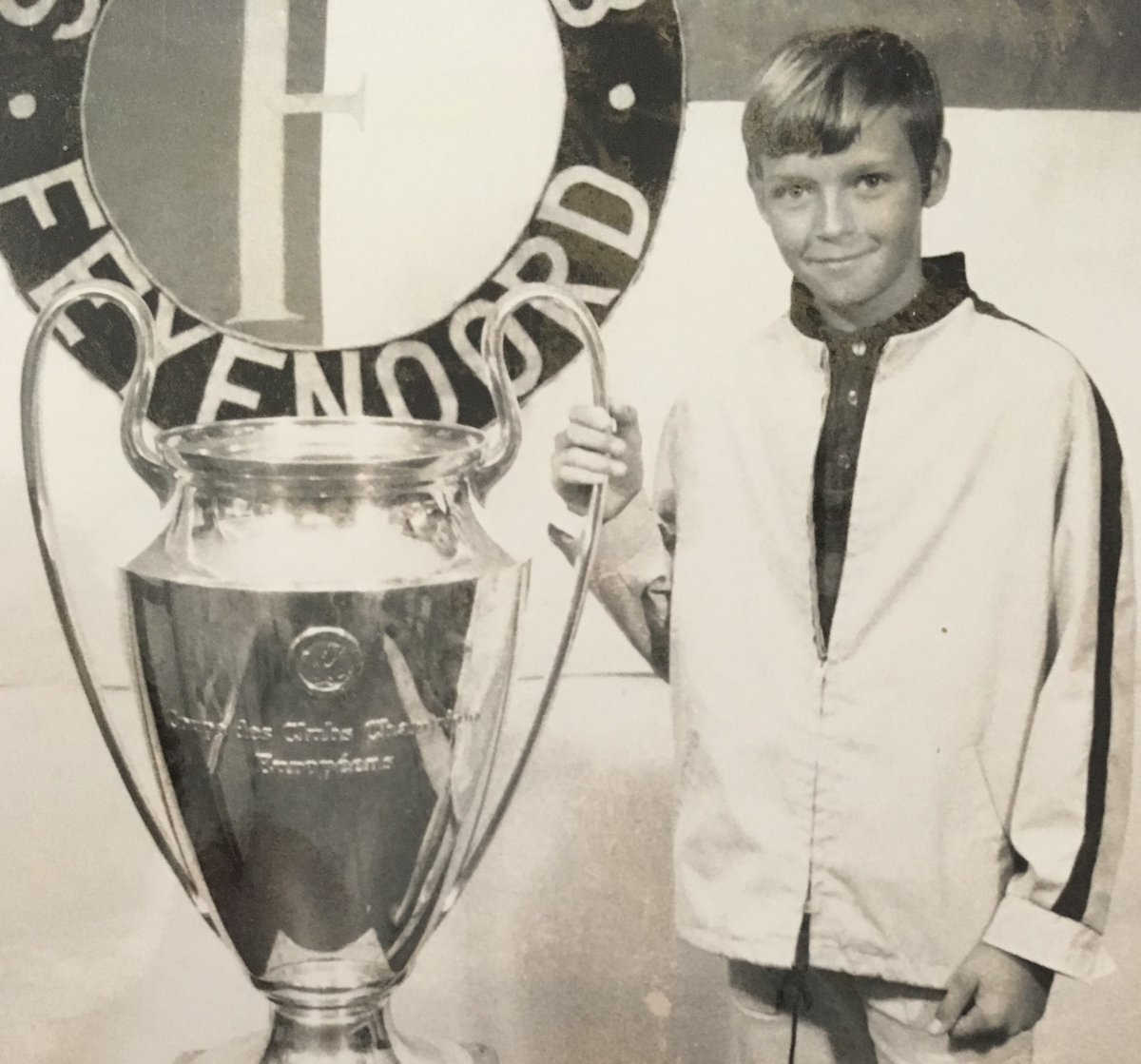 Vandaag 50 jaar geleden won Feyenoord de Europa Cup. In de week daarna moest ik natuurlijk met de Cup op de foto op de Coolsingel. Time flies! #Feyenoordforever