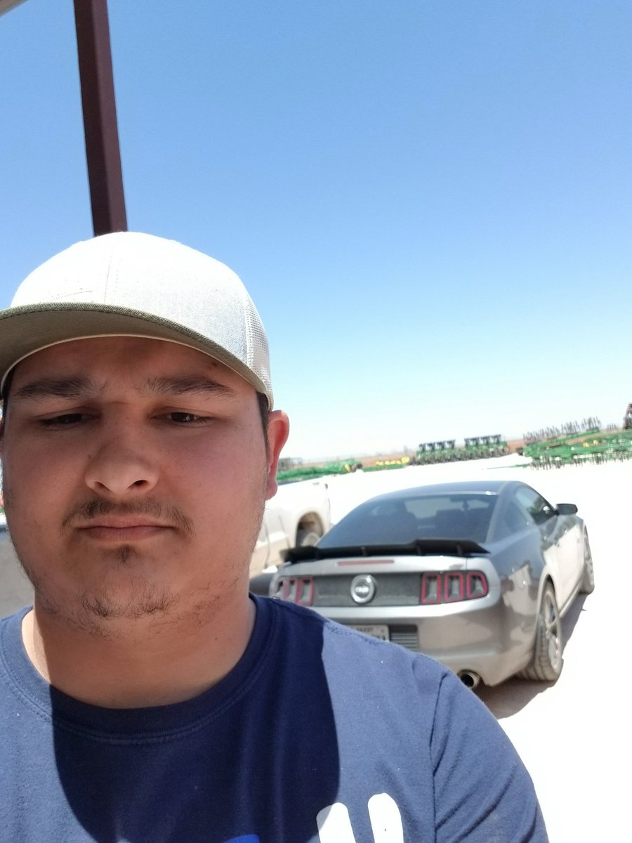 Cam_Amalla1's tweet image. Can&apos;t really complain about today it&apos;s nice out just trying to keep busy #modmustangs #workflowselfie #johndeere #texasmade #ford #mustang #coyote