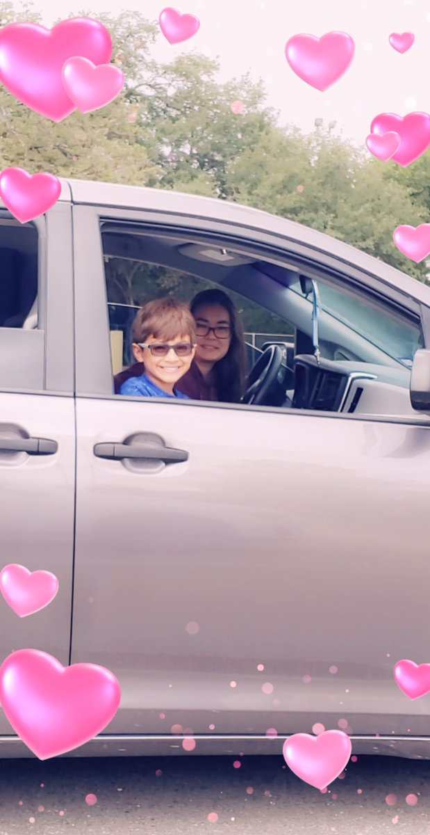 APruski27's tweet photo. When I was at school today to pick up my yummy lunch , I had a special visitor loaded down with goodies!💕 Unfortunately, no hugs! We kept our "social distance" and even modeled our masks! 🙂 @NISDMyers @rdjusmc @VP_VSC @claudiacolunga7 https://t.co/YDs9xr0tg3