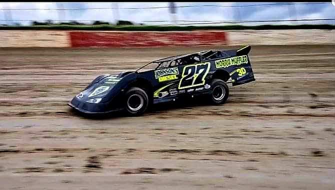 jpcarden40's tweet photo. @DirtonDirt @FloRacing @MFRDirtonDirt tomorrow at Senoia yall need to reach out to Glenn Morris and spotlight or interview.This guy has been racing at Senoia for as long as I can remember. Maybe 30 years or more. https://t.co/PMOG9tQHXs