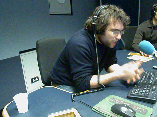 5/ In 2006, I became a presenter on World Have Your Say. which used the same studio S38 and, for hundreds of editions, I still stared at the clock (in my mind the panel was changed at some point, though I can't be sure). Here's an action shot!
