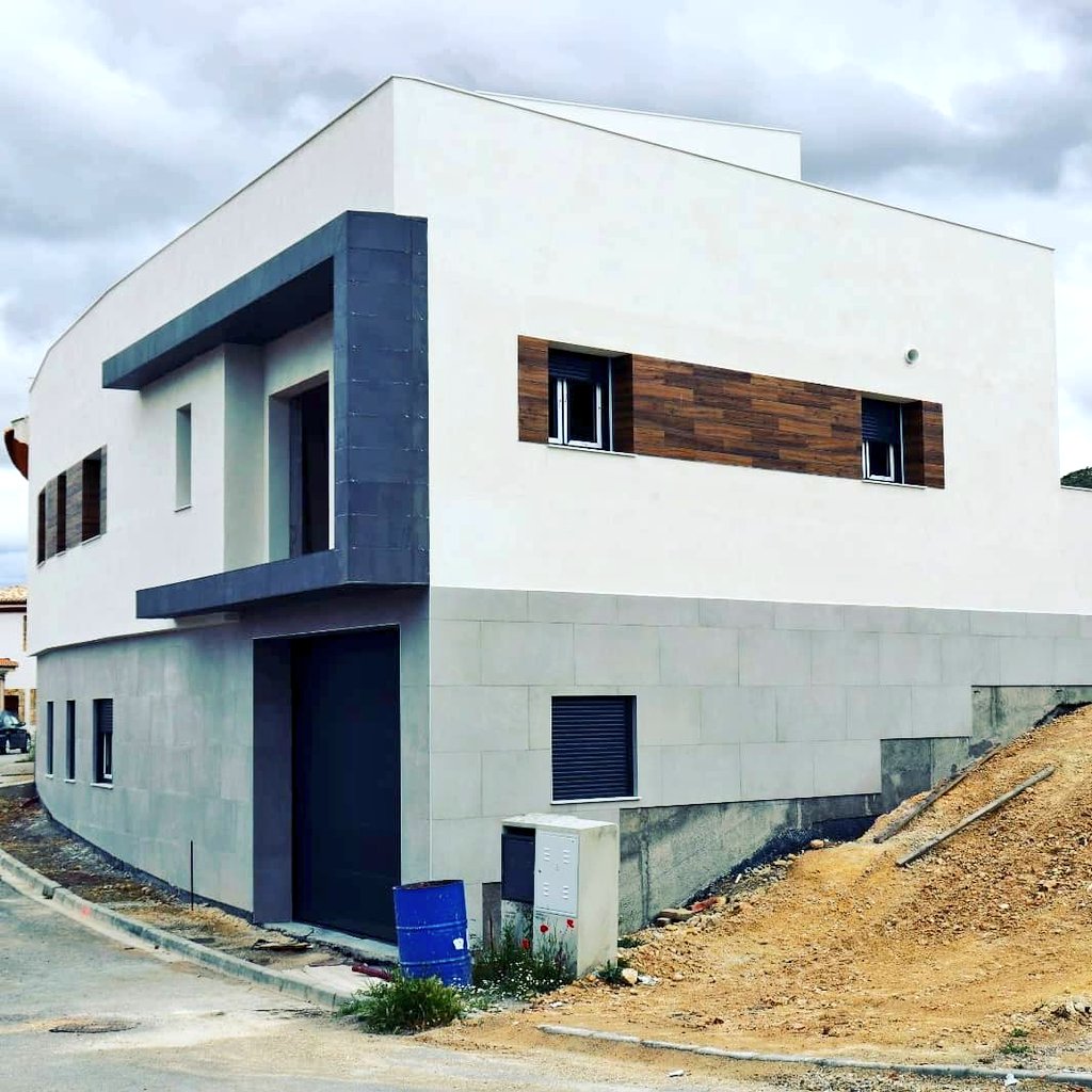 m14Arquitectura's tweet photo. Está a punto de finalizar la #CasaMM en Escúzar. Lo que en apenas un año era un terreno, se va a convertir en el sueño de sus propietarios. ¡Gracias por haber confiado en nosotros! https://t.co/PaArPJgZ1m