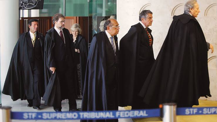 spartan_iii's tweet photo. @Jambock67 Eu diria #FodaSeSTF
Quadrilha https://t.co/jjpiBtLxSO