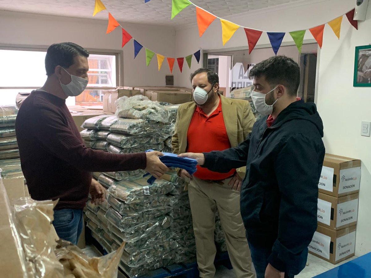 kevinlioiok's tweet photo. Estuvimos recorriendo @HaciendoLio_ok a quienes les llevamos barbijos para que entreguen en los comedores con los que colaboran.
Es inmenso el trabajo que lleva adelante @Josebergoglio y su equipo de voluntarios.
Vamos a seguir trabajando juntos.
Entre todos, salimos de esta. https://t.co/j4dyY9Ko9J
