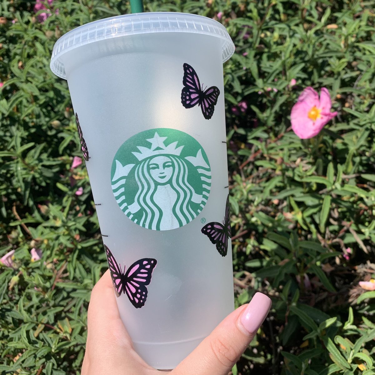 chanelslovely's tweet photo. @gabcake hi gabi! i was wondering if you have like a p.o. box? i recently opened up an etsy shop to sell these cups and i wanted to send you one!! https://t.co/xvgkkLBfxw