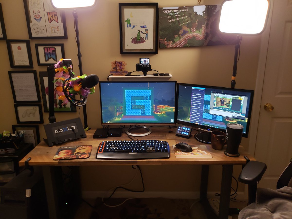 Kendrisite's tweet photo. Not too shabby I think!!!

That GOXLR will be implemented tomorrow I hope :D

I love my new #Varidesk https://t.co/cHDqNz9qRS