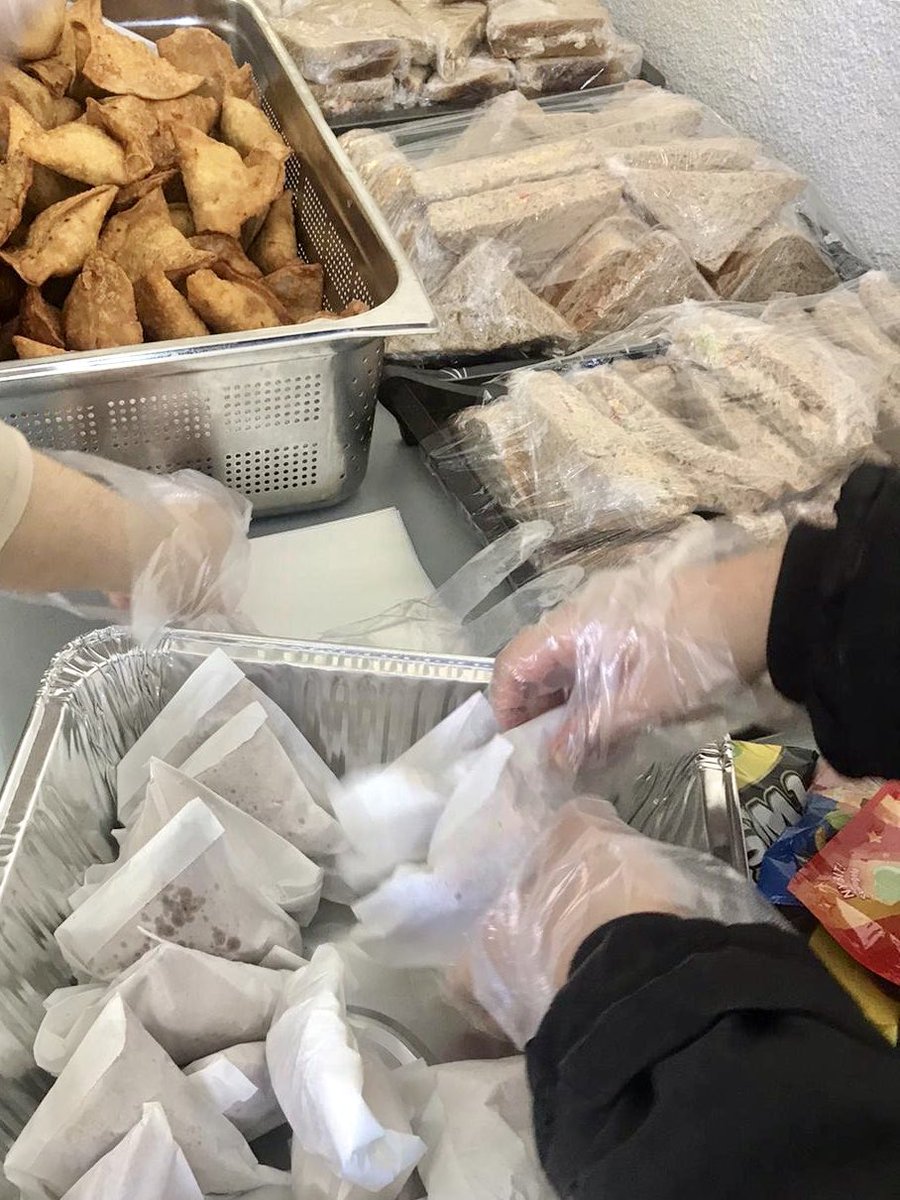 NiNaOdin98's tweet photo. Lajna imaillah #NedreRomerike delivered food to @EttGodtLiv (Nursing home) as a massage of gratitude and appreciation towards the frontliners. https://t.co/mKQNNaGJBU