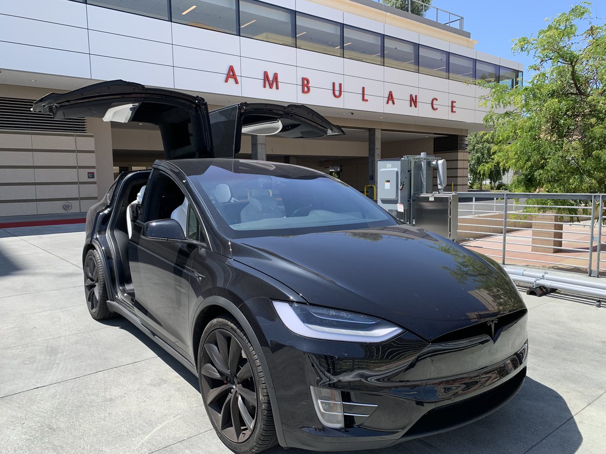 Timecop1982's tweet photo. The safest SUV delivering ๐ฏ๐ฎ to the @StanfordHealth heroes keeping us safe. Thank you to our #Feedthefirst donors and supporters! https://t.co/6Q3cXafN2W
