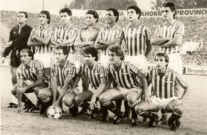 FOTOS HISTORICAS O CHULAS DE FUTBOL - Página 16 EXXNSqbVAAAIPcX?format=jpg&name=900x900