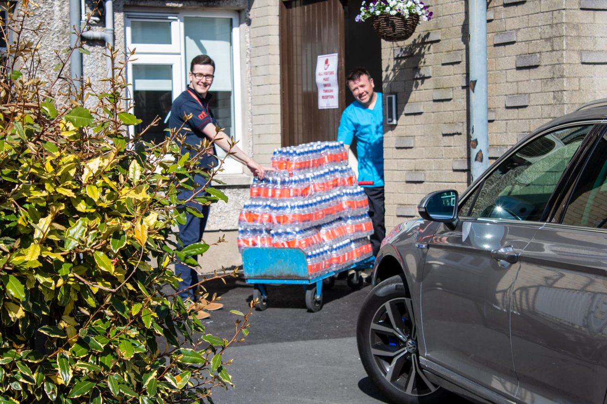 The Warrenpoint RRT Team are pleased to be donating 500 Bottles of Water to the Southern Area Hospice in Newry today. We're supporting them in their efforts whilst usual fund streams are suffering during this pandemic.