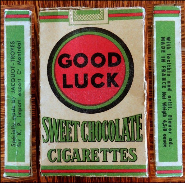 Vous vous souvenez de l’époque où nous avions des cigarettes au chocolat ?!Et que même on mangeait le papier car il restait trop collé le batard !C’était ouf quand on y pense quand même !