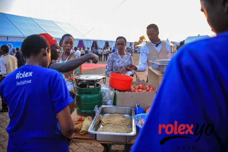 RolexFestival's tweet photo. A Rolex brings together human nature of all walks of life,this was duing the #AFWGALA workshop in Ugand handled by @rolex_yo 

#ugandaVsSouthAfrica https://t.co/UwwZMvZFh8