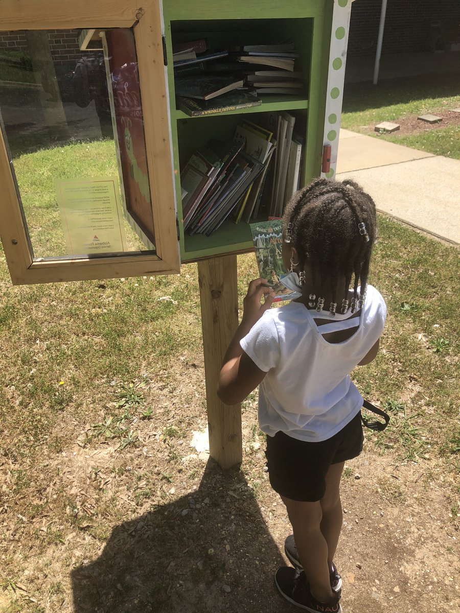 res_elementary's tweet photo. Our Principal received a surprise visit from a few scholars today!! They missed their Principal! 🤗While there they visited our outdoor book station! @fcschoolsystem @DrRAThompson1 @Alabama_Reading https://t.co/grgdeL5r1i
