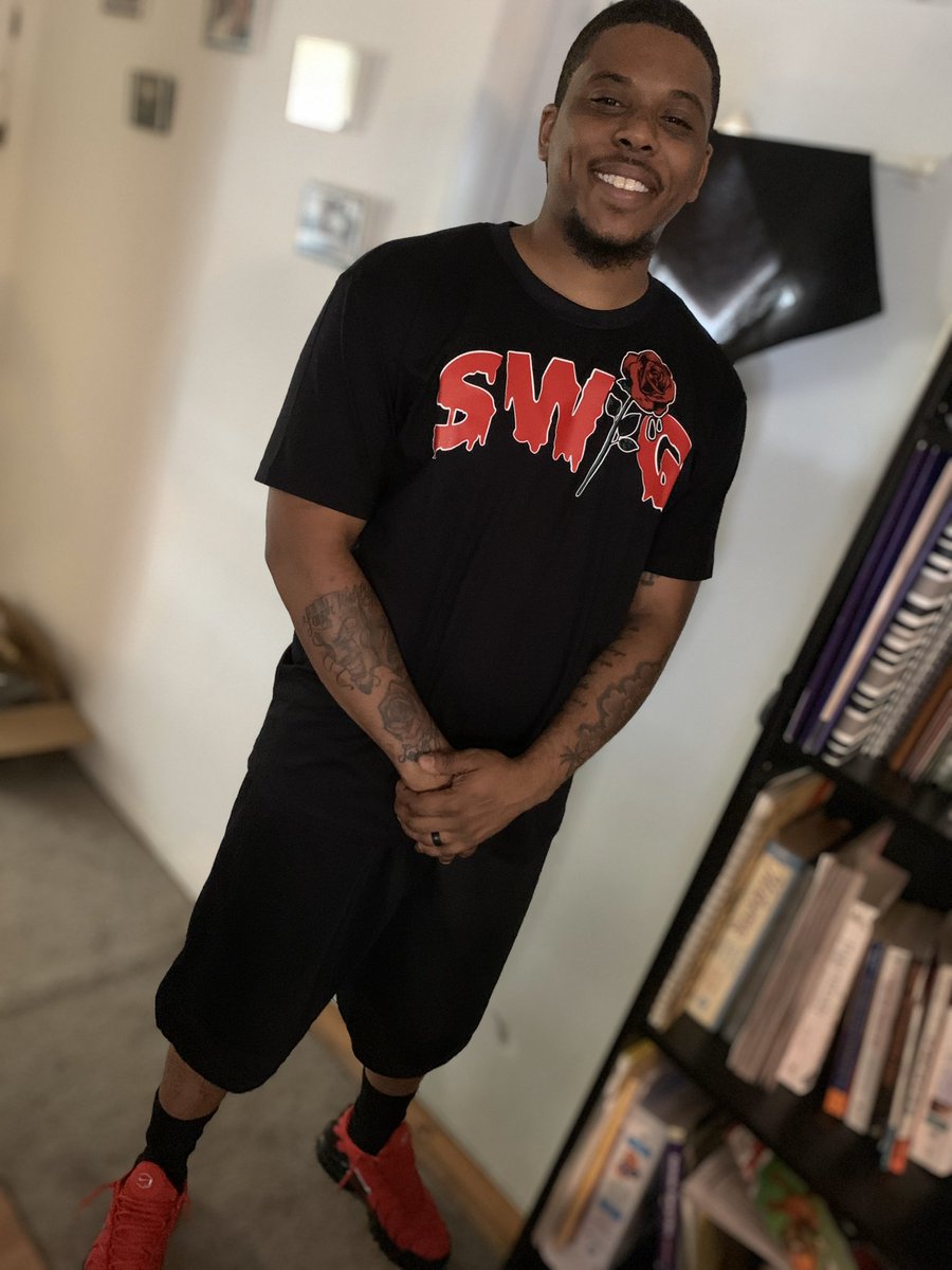 imRease's tweet image. He loves it! ❤️🌹✨ #SWiG @cityofswig 
Side note: our daughters middle name is Rose, hence why we picked this shirt. ☺️