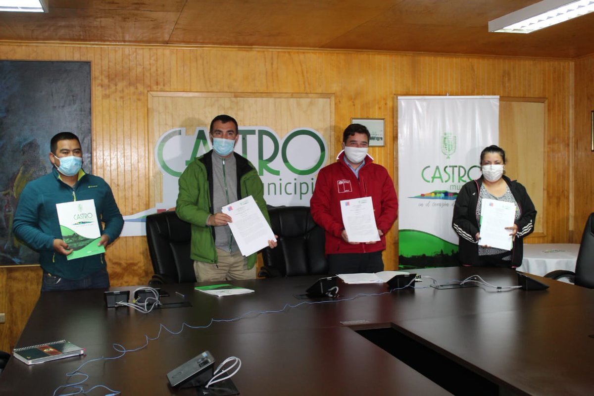 Emblemáticos barrios castreños verán mejorada su calidad de vida. Alcalde Juan Eduardo Vera firmó convenio por más de 800 millones con el seremi del Minvu para la aplicación del programa Recuperación de Barrios.
castromunicipio.cl/?p=9160
