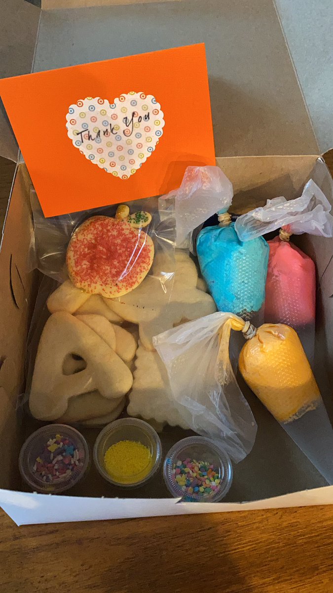 musicwithmarkey's tweet photo. Just got the “sweetest” gift from my PTO!! Thank you for thinking of us and for all that you do for our school! @ValViewElem https://t.co/TAsYrXY4Ra