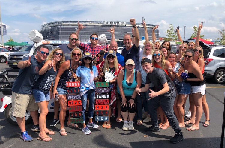 EigramIrish's tweet photo. @deannakaytv @deannakaytv MetLife Stadium!👑 🎤❤️ https://t.co/tS7ReZB4pC