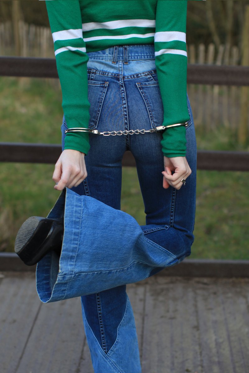 LoveMyJeans1's tweet photo. jeans + chains - yes or no!??!!?!?
#denim #jeans #chains #heels #cuffs #handcuffs #jeansaddict #tightjeans #cuffedgirls #chainedgirls https://t.co/OMvI21fN5U