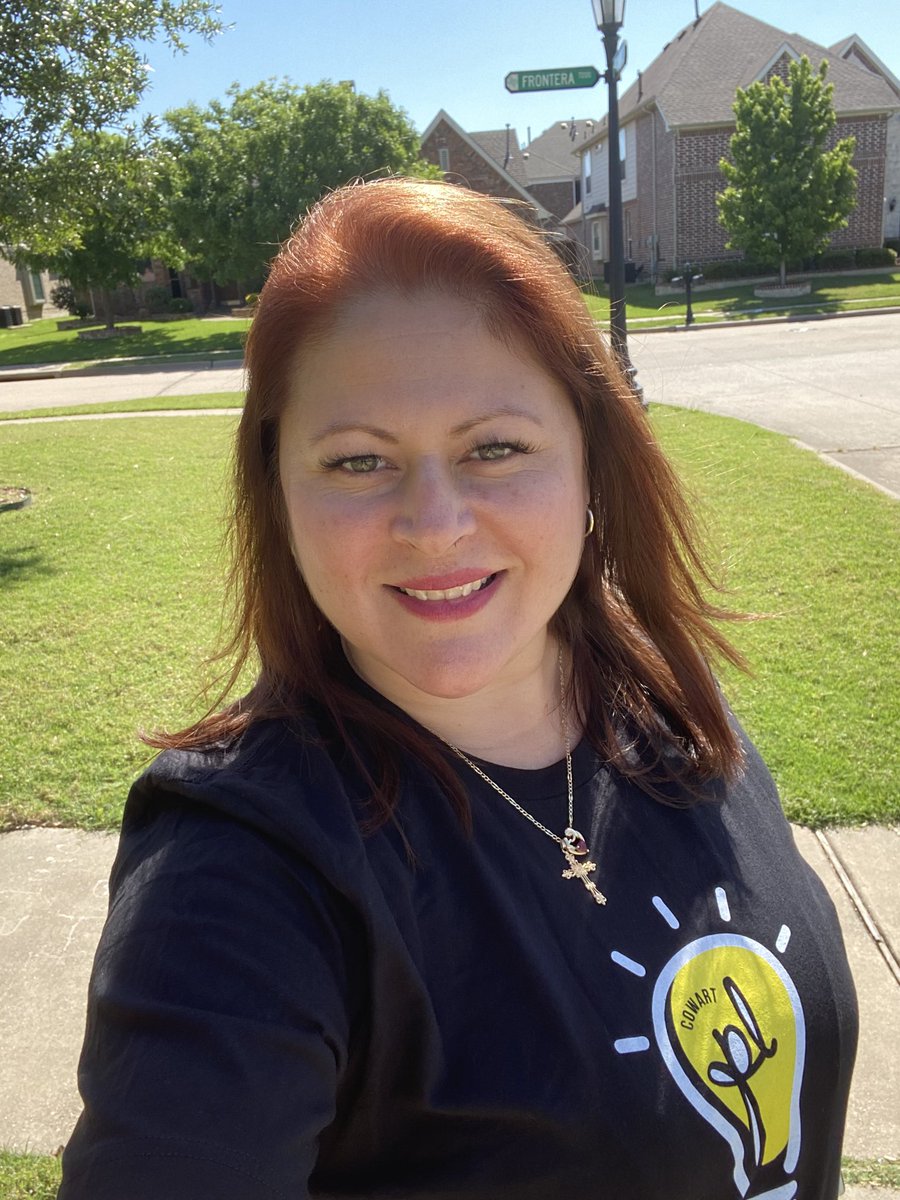 vanessa_315's tweet photo. PersonalizeDISD: RT VenessaAguilar: Got this idea from mayra_lexxa! It’s PERSONAL.Thank you CowartDISD #CowartPL #THECOWARTADVANTAGE #PLAppreciation #TransformDISD #disdschools LucySal26214212 https://t.co/9vhydmGeoS