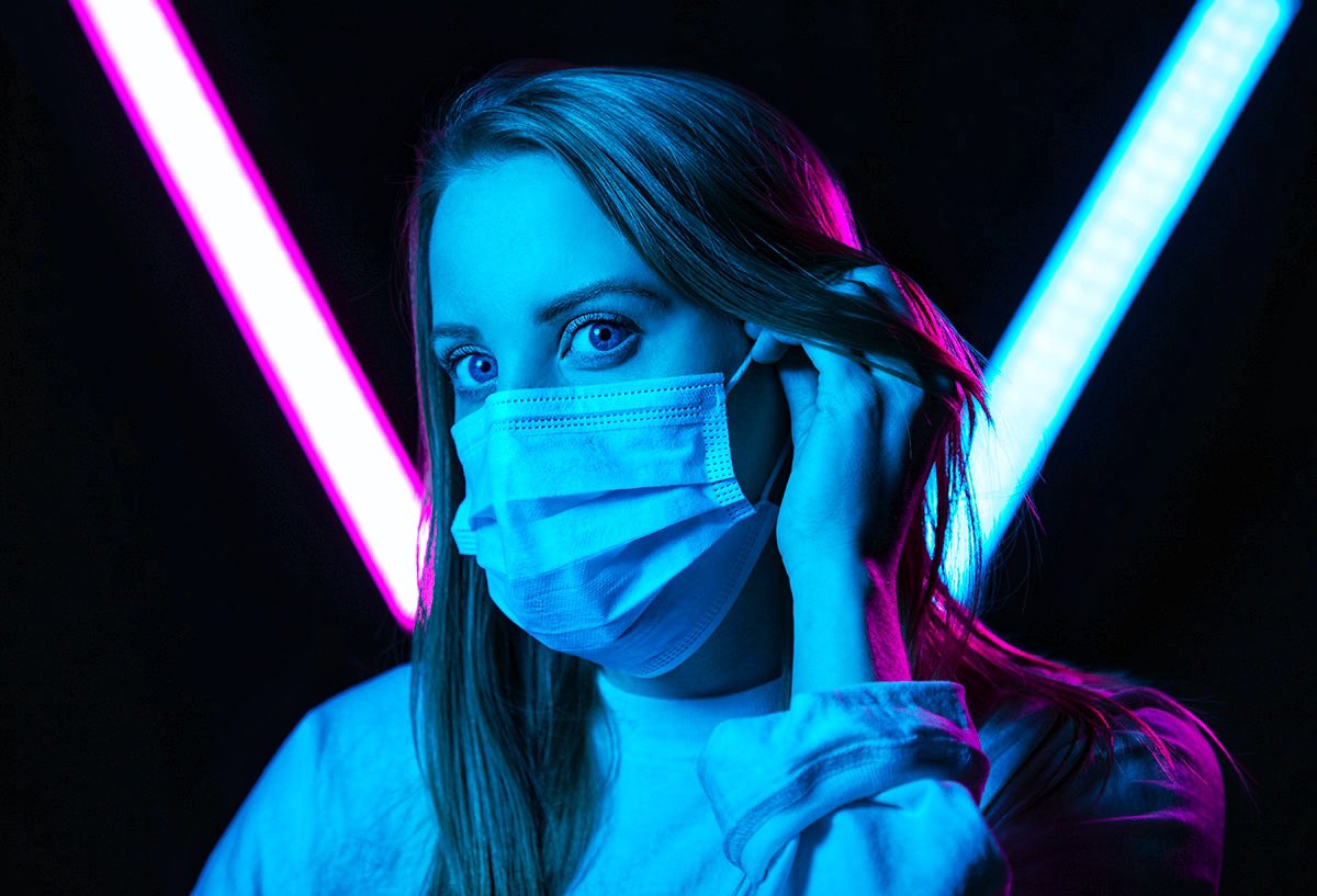 Sarah_sah_sass's tweet photo. Some at home quarantine photoshoot vibes #photoshoot #sarahmartin #silentenvyproductions #sticklights #rgbled #rgb #tubelights #gels #nyc #filmmaker #mood #quarantinefun https://t.co/SejVrG1uTi