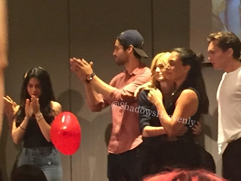 ShadowsHeavenly's tweet image. The amount of tears in this scene and it hits even harder now, because the song was also played last summer at the #ITAInstituteCon3 in the closing ceremony. So much good memories and so much tears 😭❤️ @Kat_McNamara #DomSherwood #ShadowhuntersLegacy #ShadowhuntersFinale