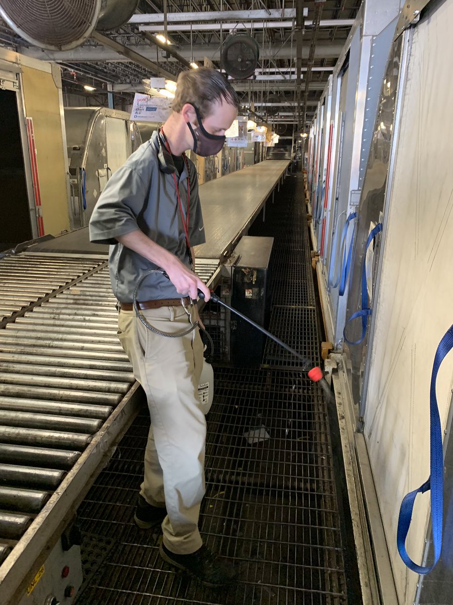 DfwTwilight's tweet photo. Fulltime supervisors cleaning before the sort to keep our people safe #WeNeverStopped #UPSersAreThere https://t.co/SR4Y62x1Dx