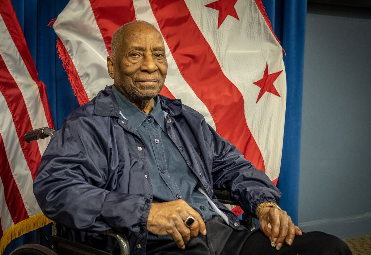 MayorBowser's tweet image. DC has lost Leroy Tonic, a 95-year-old World War II vet and former DC gov employee.
Let's honor his service to our city and his country, pray for his family, and recognize the sacrifice that our troops make while being denied equal representation.
📸@johnkelly