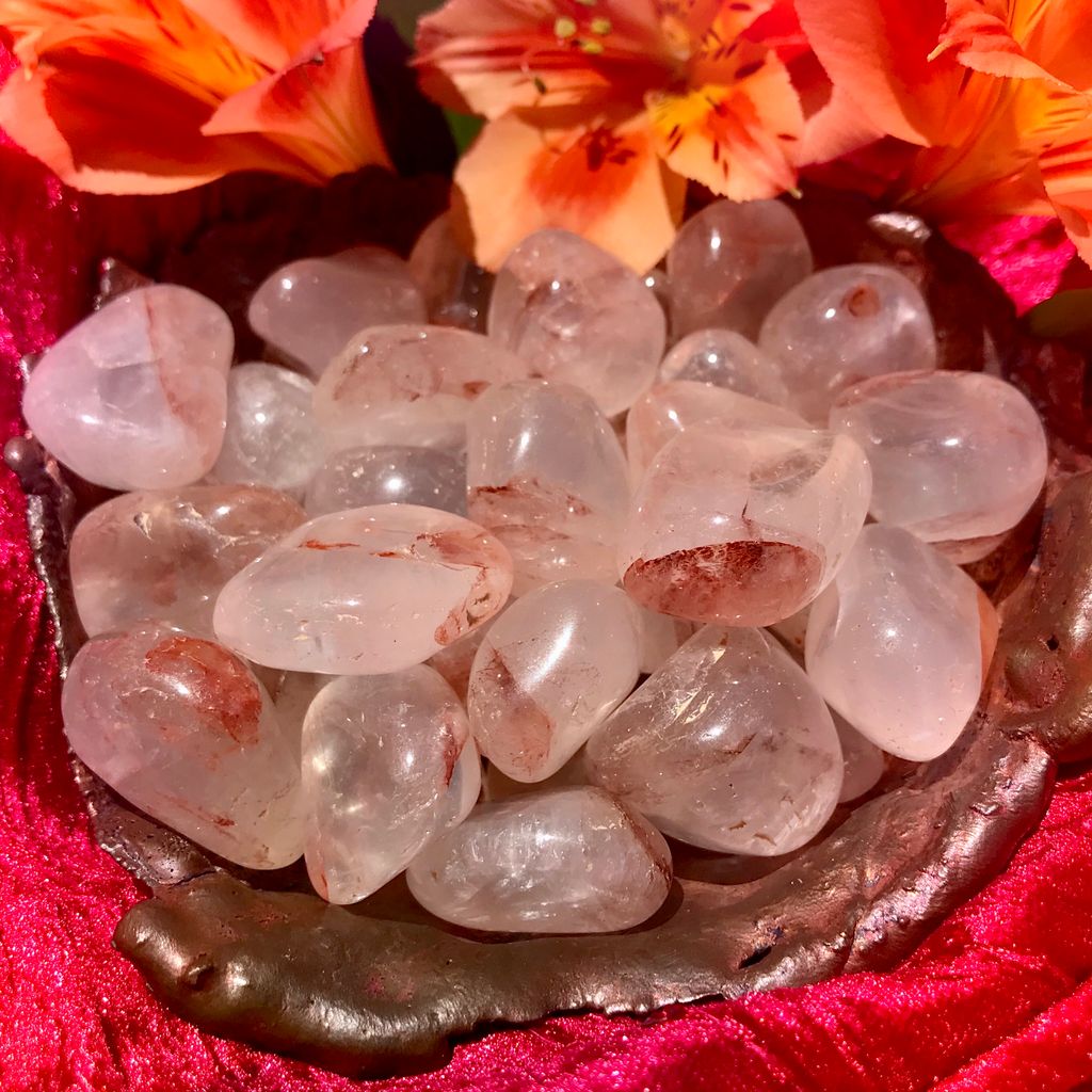 TheSageGoddess's tweet photo. Red #hematoid #quartz opens a door to Spirit and keeps your energy anchored, making it a powerful stone for channeling. If you need a tool to help you ground your inspirations into form, this Tumbled Red Hematoid Quartz is your gem 💫❤️ https://t.co/M6TyFTHpKs https://t.co/FJxxA15tRy
