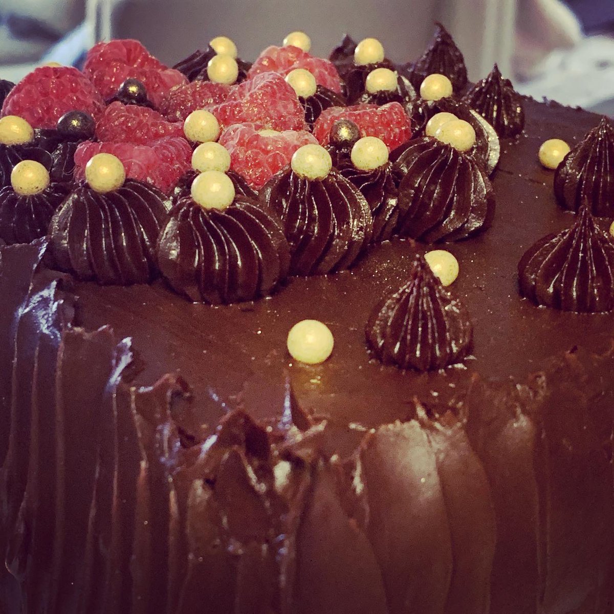 FeldmansFB's tweet photo. Did someone say #cake? #RaspberryJam, #ChocolateGanache, #LemonVanilla cake. Throw in a little #golddust and It’s #perfection.  #Food #Foodie #Pastry #PastryChef #PastryArts #PastryEats #ChefEats #TrueCooks #SoGood #GoodEats #ChefsOfInstagram #eeeeeats #colorfulEats https://t.co/53ICrlMtqb