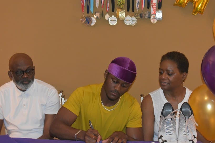 mrsnalleyne's tweet photo. NPHS virtual signing. 19 student athletes. I am so proud of all of them. #VirtualSigningDay #WCU @NoahAlleyne1 @nphsrecruiting @nphstrackandfield @mslissmomma @AtlSpeedAcademy @Coach_FredM @DevXcelerate https://t.co/vJAg7BhoKm