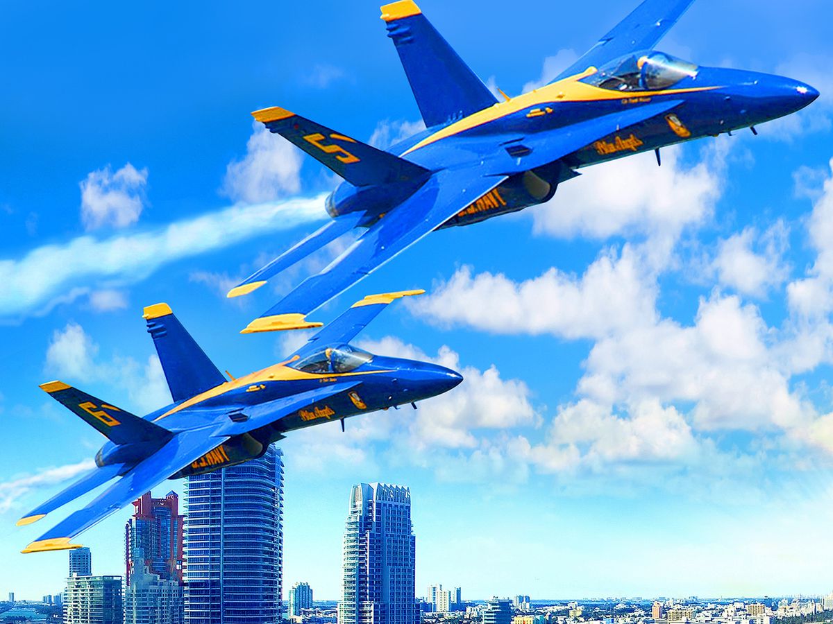 SunSentinel's tweet photo. The U.S. Navy Blue Angels are coming our way Friday. Here’s how to see them. https://t.co/dN0BswQrzZ https://t.co/WssMb5pOMO