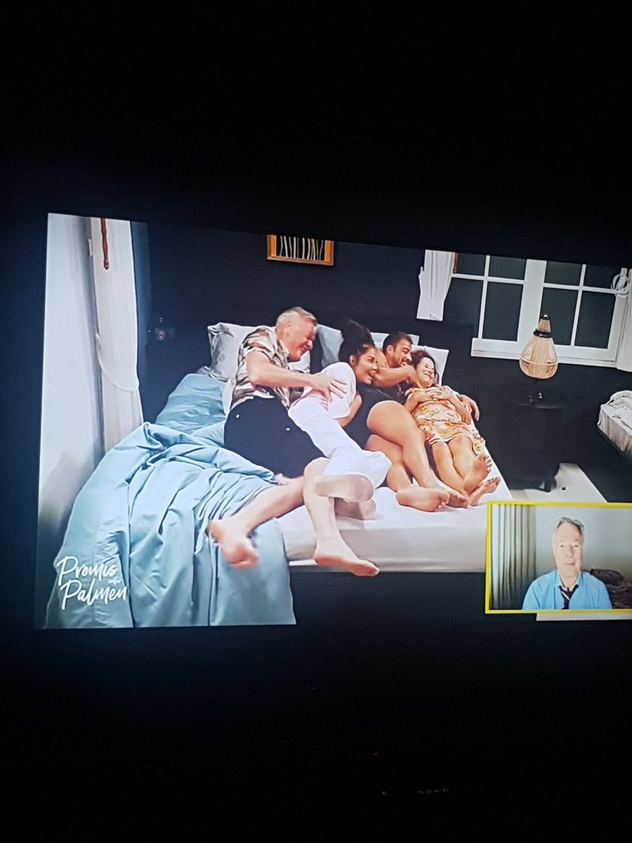 ZumFako's tweet photo. Wäre schon ein echt komischer Erotiklfilm #PromisunterPalmen https://t.co/dl33luWbTb