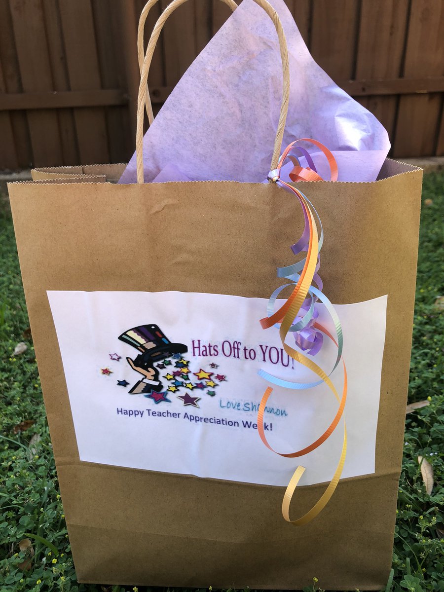lisettalayer's tweet photo. Covid19 can’t stop the Dyslexia Squad 💗 Teacher Appreciation Drive-By 💗Thank you @SuessShannon Blessed to be in the best department @RichardsonISD https://t.co/8TPN1sOrdL