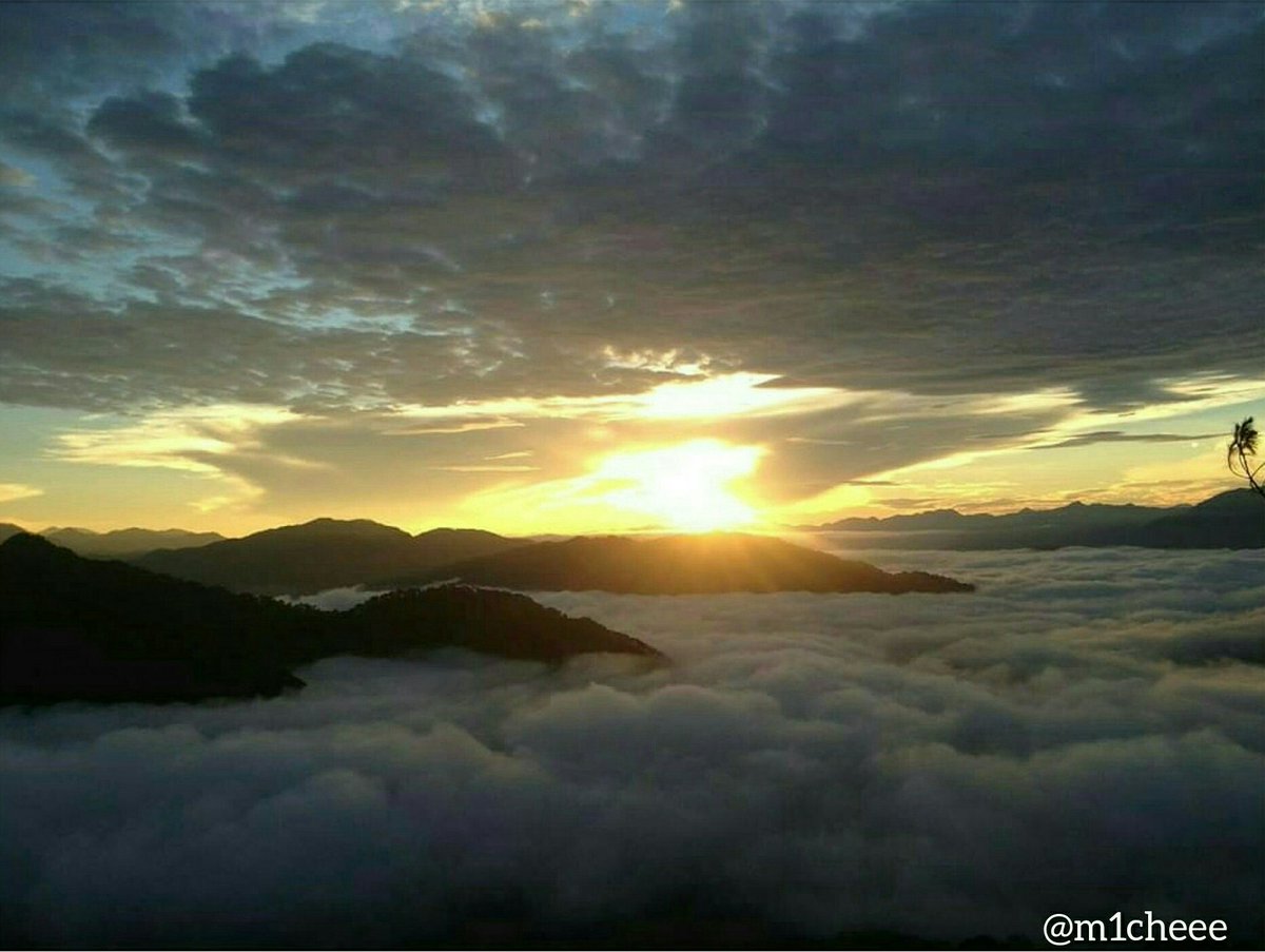 Rise and shine!  #goodmorning  #sun  #sunrise  #seaofclouds  #Tawan_V  #Philippines