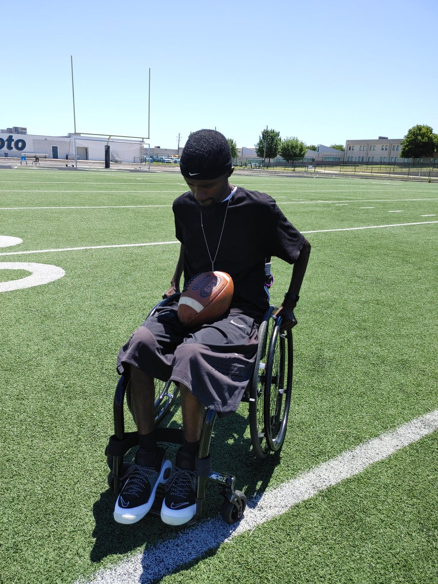 TODAY IS 11 YEARS MY LIFE CHANGED!!!!!!! MAY 6, 2009. BEING IN A WHEELCHAIR IS NOT EASY SINCE I WAS 16 HAS BEEN TOUGH AND VERY CHALLENGING.TEARS FALLED. I WILL NEVER GIVE UP! I WILL INSPIRE THE WORLD. I WILL WALK AGAIN EVERYONE RETWEET!!!! #FINDAWAY