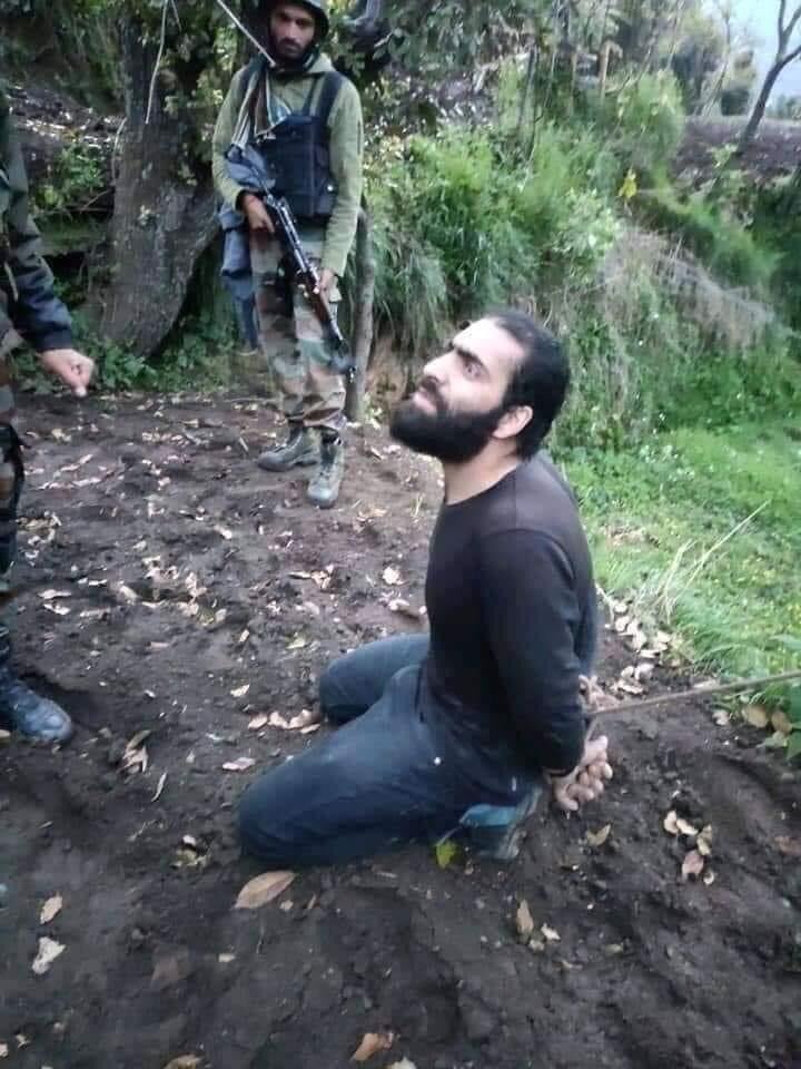 salmanzit's tweet photo. The fearless and determined face of the Indian Occupied #Kashmiri Mujahid in the captivity of the Indian Army shows that no matter how much India oppresses, it cannot eradicate the jihadist spirit of Kashmiris. #RiyazNaiko #RiazNaikoo_Our_Hero #RiazNaikoo @UN @hrw @UNHumanRights https://t.co/m0n5QVIt8A