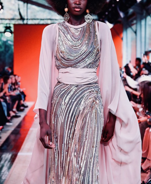 jazzminstyle's tweet photo. Elie Saab Spring/Summer 2020 Show 🌸
•
•
•
•
•
#jazzminstyle #runway #hautecouture #jewels #spring #details #aesthetic #fashion #style #fashioninspo #pink #dreamy #romantic #backstage https://t.co/bstA7do5Xf