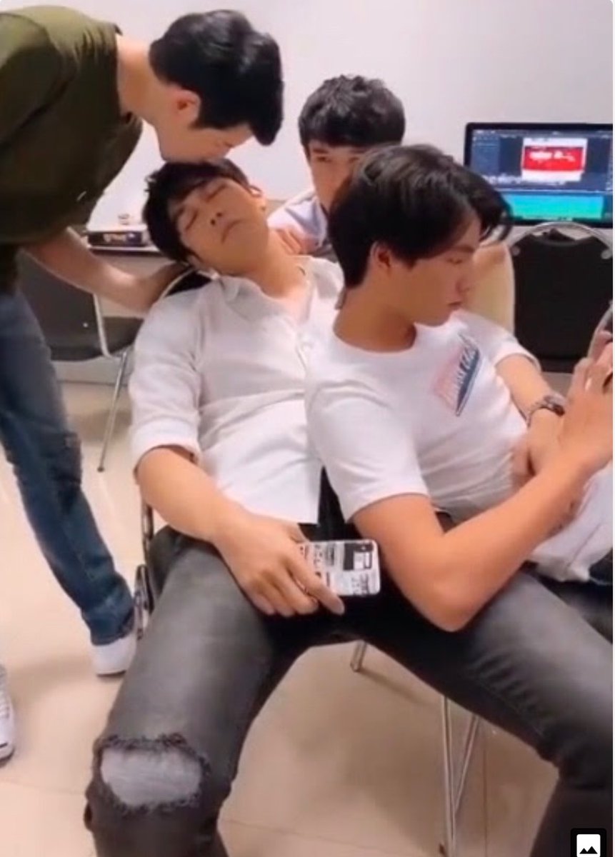 BoysLoveCulture's tweet photo. I kinda low key ship mew & mild! Like they have been friends for years, if they happen IRL, I would be ecstatic.
I need friends that kiss on the forehead and cheek! Just cause.
#mewmild #MewSuppasit #mewgulf https://t.co/lGbpQrTFSL